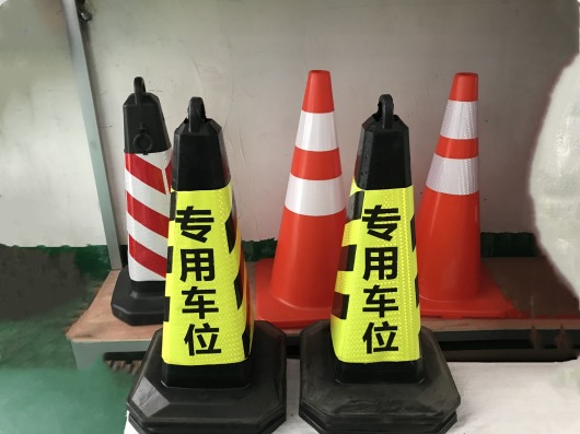 单立柱|PVC路锥|橡胶路锥——深圳市新创安全交通标牌厂家